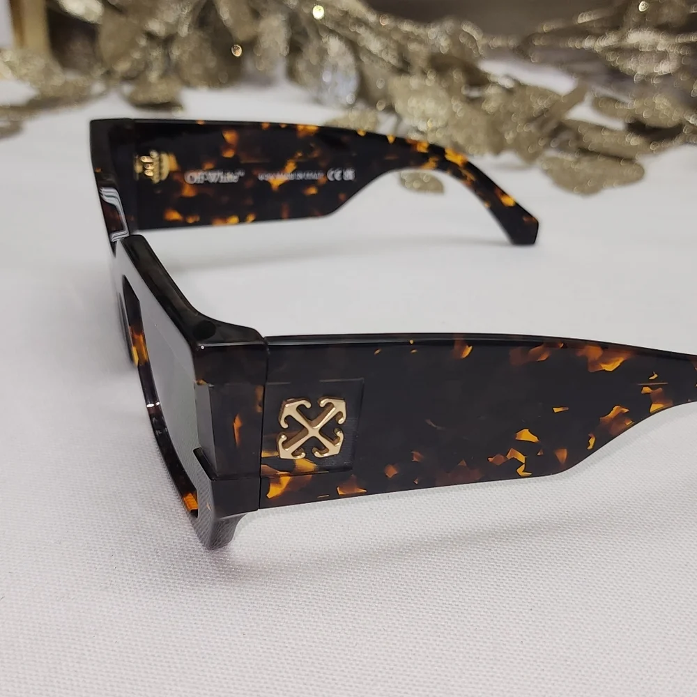NWOT Authentic OFF-WHITE OERI148 DOVERHavana Squared Sunglasses With Carry Case